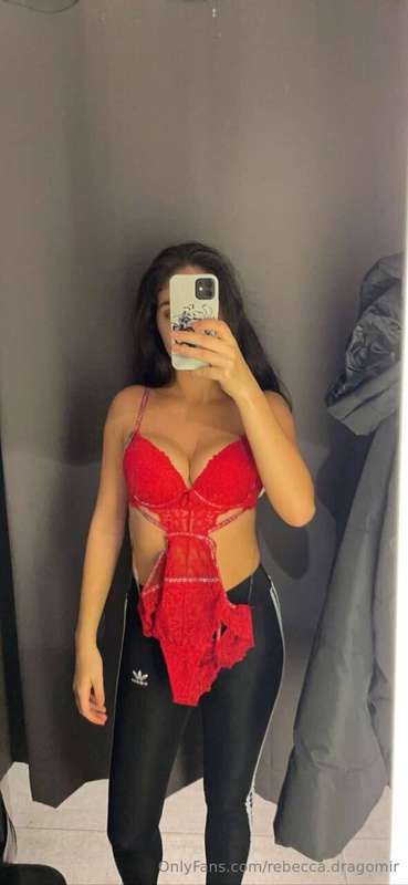 Continut explicit pe vip 💦🥰 https://onlyfans.com/rebecca.dra..