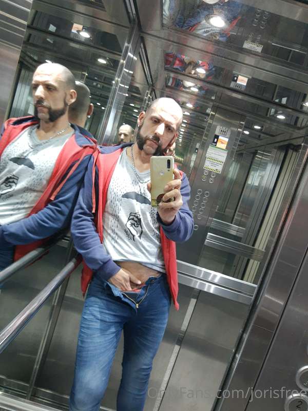 ALL FILL VIDEOS AT @jorisvip 🇺🇸 Shaved hair turn you on? Com..