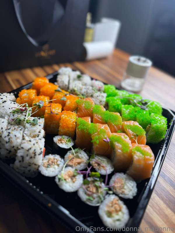 I love sushi!!🤤🤤🤤😍 4