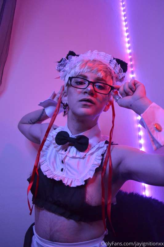 Femboy Raymond maid set hehe 31
