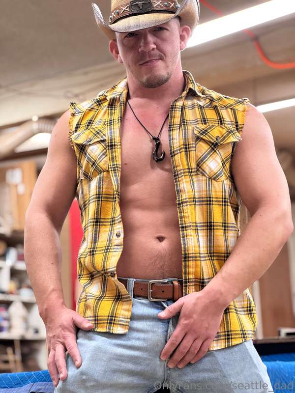 Got a very hot new video coming up with @mountainmanluke thi.. 5
