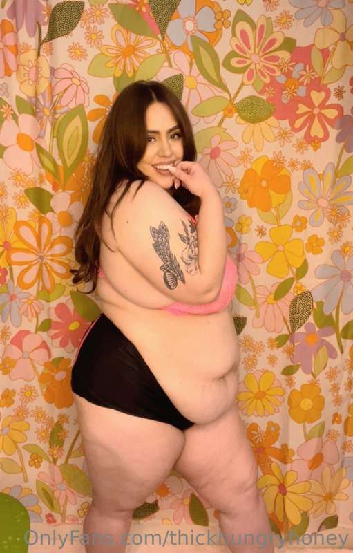 I decided to dress up as myself this year 🤪🔥🐷💋

I LOVE being.. 23