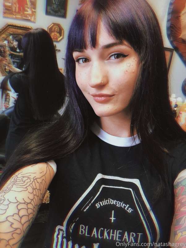 I got a haircut and feel like a whole new girl hehe 4