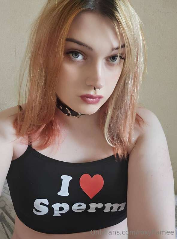 A hot transsexual whore @merlinkitty is ready to fulfill all..