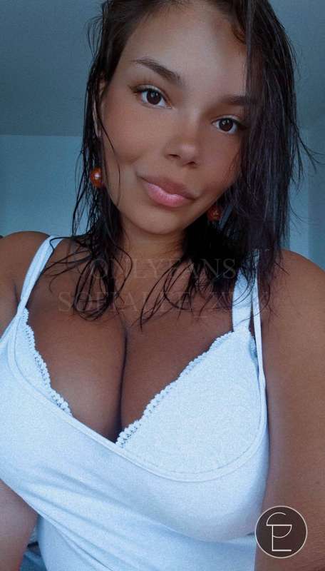 Would you like to taste my cherries? 🍒💦
