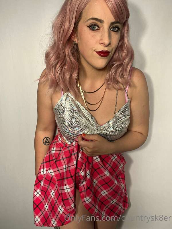 I love pink (; 3