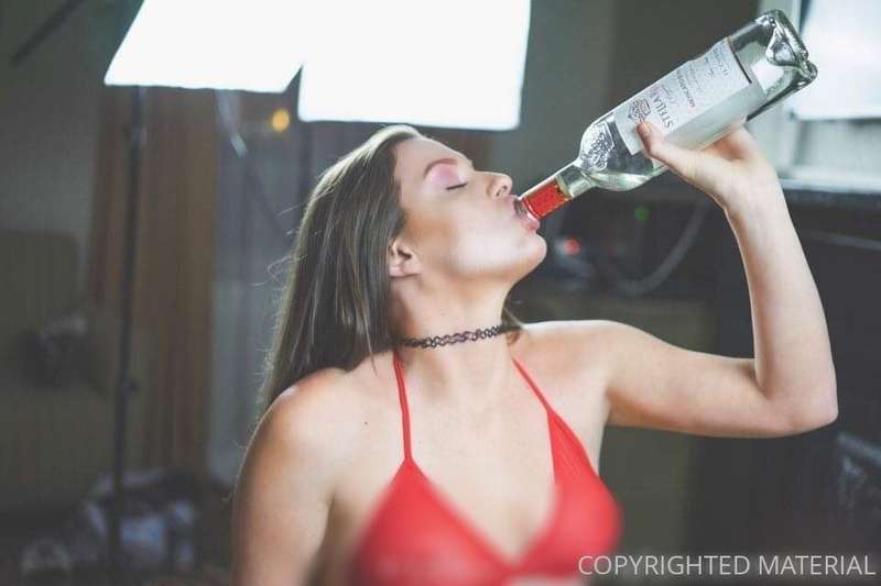 Get the uncensored version on my paid page 😜 @nikki.coxz