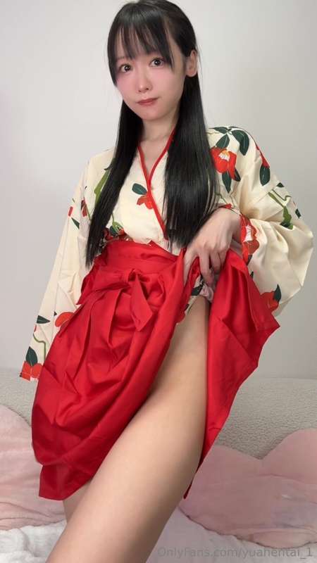 Kimono 👘 💓💓 Brushy vibrators, dildos, and the New one…😍😍 I'l.. 5