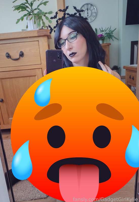 Gadgetgirlkylie - Fansly - 31 Oct, 2023 1