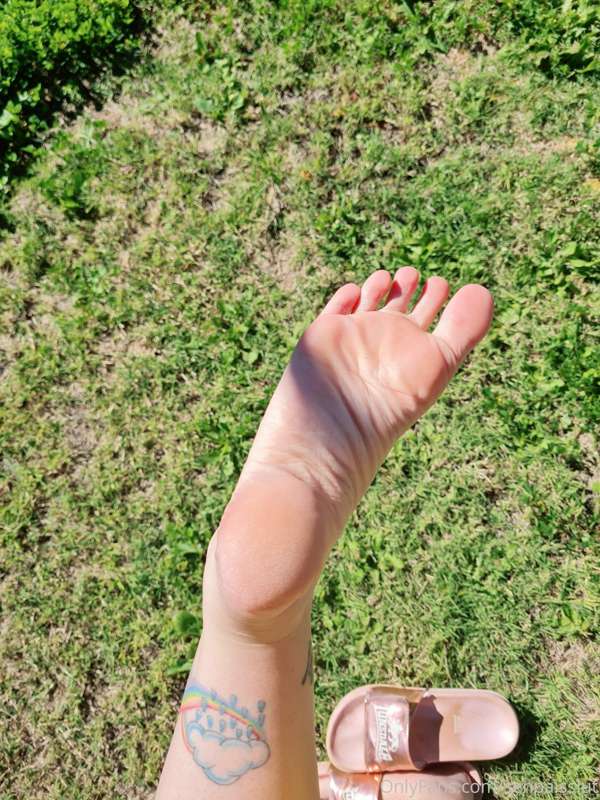 Feels so good walking around in the grass 😍
