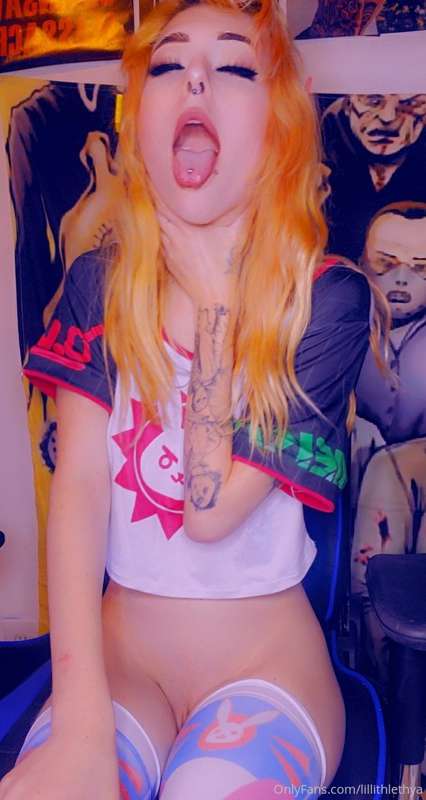 💦🥰 D.Va says good afternoon 🥰💦 26