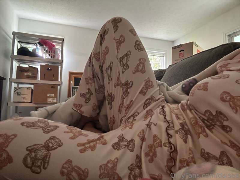 these are so comfy but should i take them off 🤔 