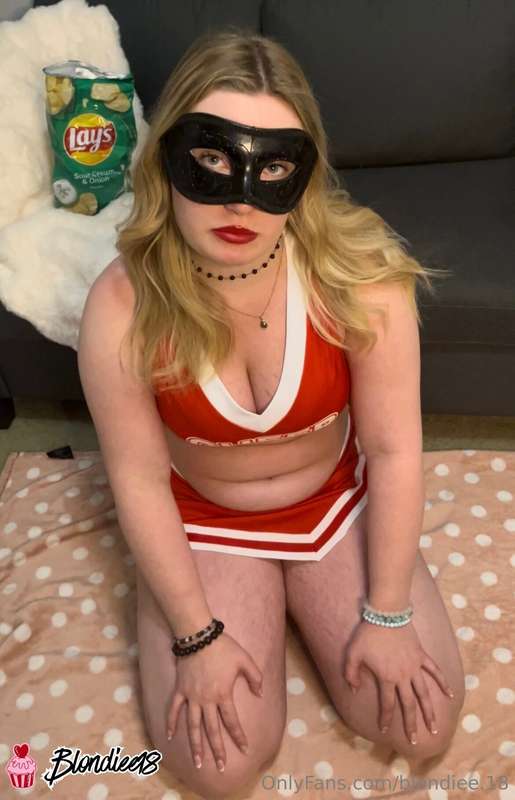 In this video Blondiee's cheer coach(her feeder) sees her fo.. 1