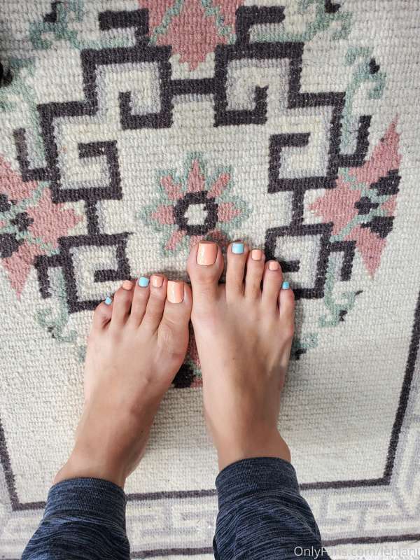 Some barefoot goodness 🥴🥰 4