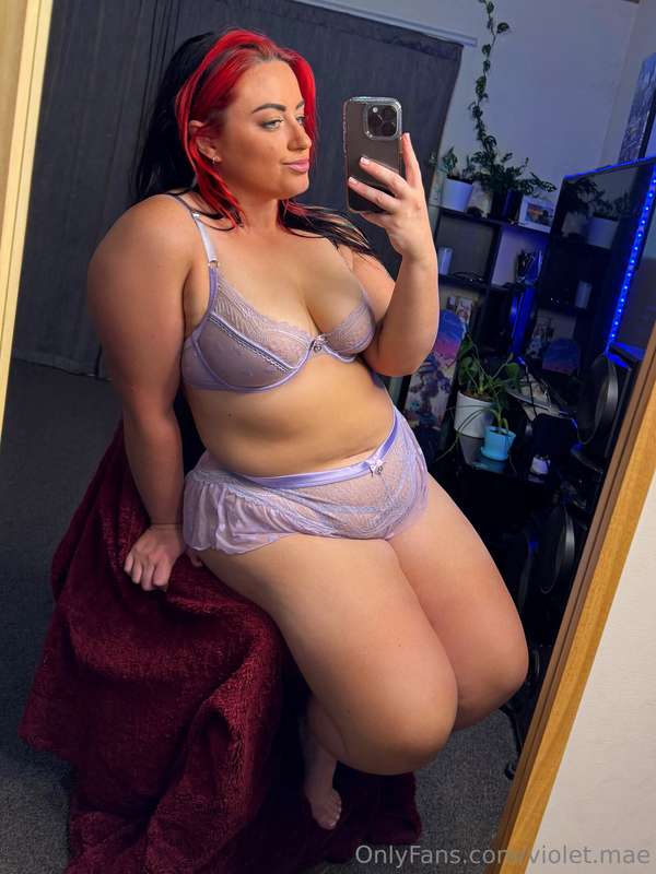 trying to look sexy for you... don't know if I'm succeeding .. 2