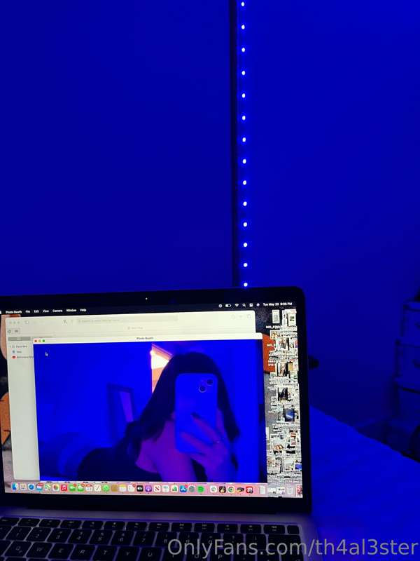 👾