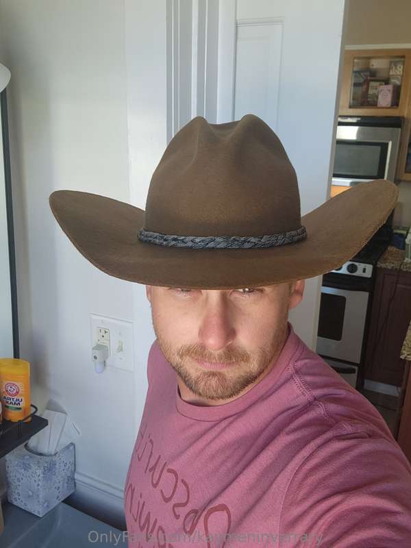 It's winter hat season! Time to show it some love and get it.. 3