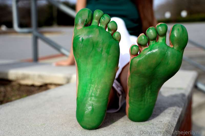 Green with envy? Or just horny for my feet? 👣 9