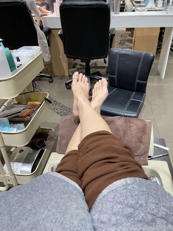 It’s just mid pedi but so many wanted to see my natural nail.. 4