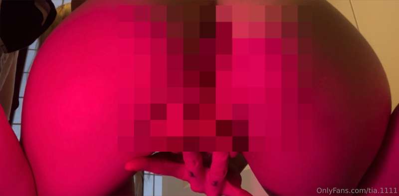 Posted the uncensored clip of me playing with 🐱 on ***@tia.s..