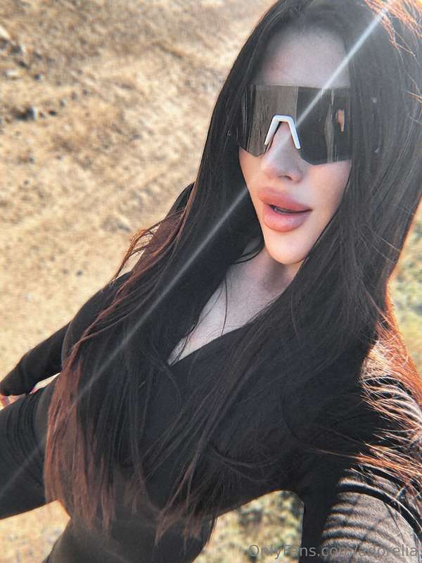 Too hot to handle, too cool to care 🖤