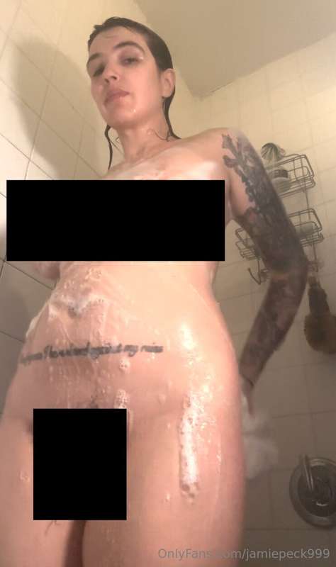 Hey babe, let's take a sexy shower together.Watch as I soap ..