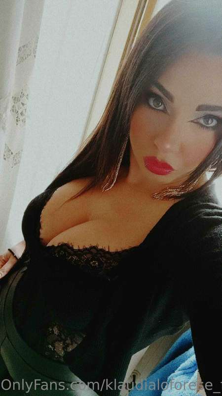Chi ha voglia di Panterona? Vi aspetto online 💙🤍 Onlyfans.co..