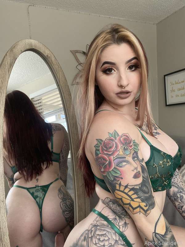 Grabbed the mirror for extra spice 😆 27