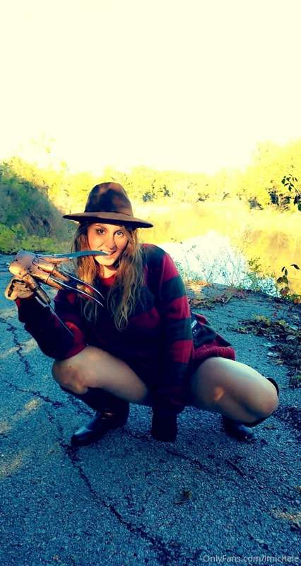 Freddy Krueger cosplay
If you enjoyed, tip me on my Skates c.. 9