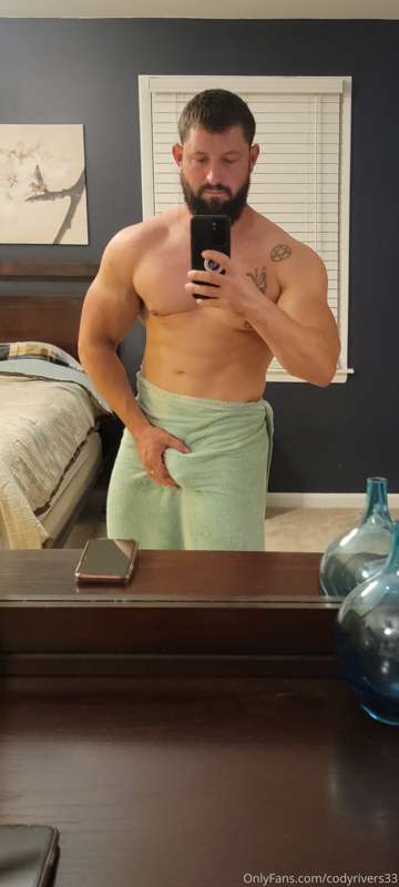 Help daddy dry off😏