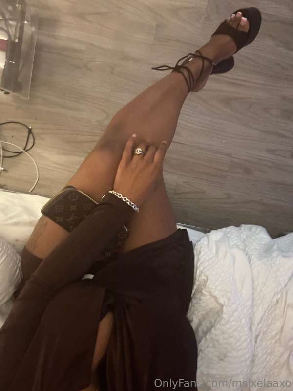 ITS FRIDAY YOU TAKING ME OUT OR NOT ??