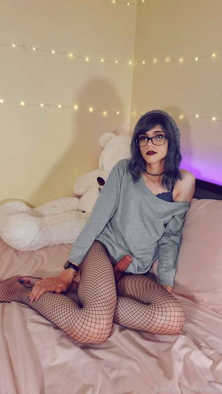 At home vibes with the skater girl ;3 5