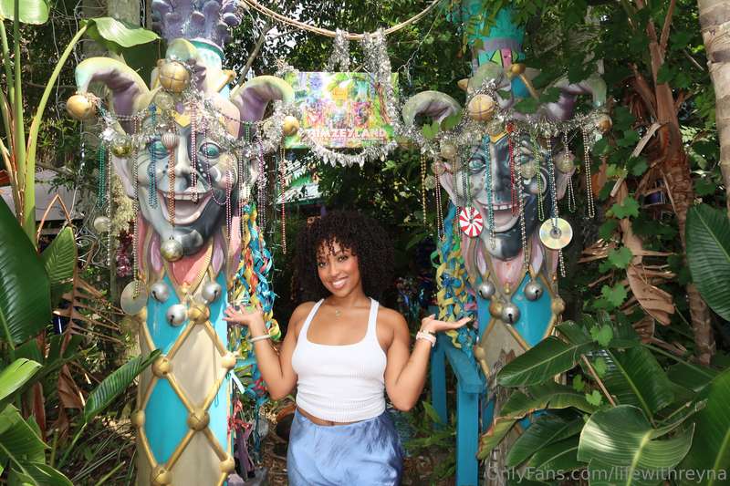 Me at whimzeland this past weekend 🥰 this couple created an ..