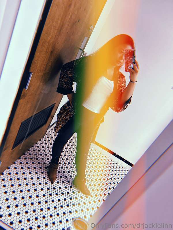 Do we like this stage fit babe? 🙈 tell me on my VIP page..  .. 3