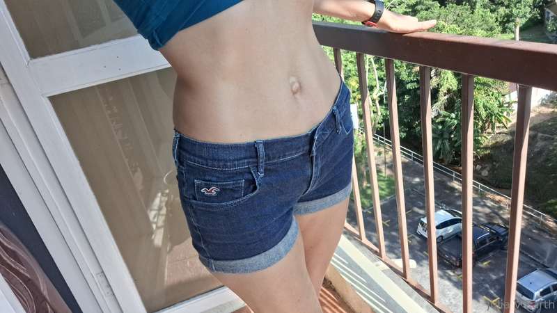 Just now I bought new low-waist shorts 🩳 Does it look sexy? .. 1