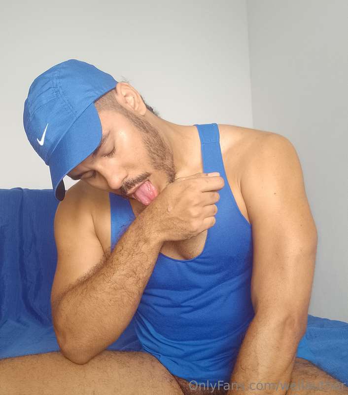 Do u guys like blue? 😜💦🧢 2