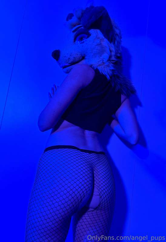 Breaking in some more fishnets 😘 1