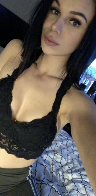 ?Hello Boys?

Become a fan of Scarlett now. She is a dirty s..