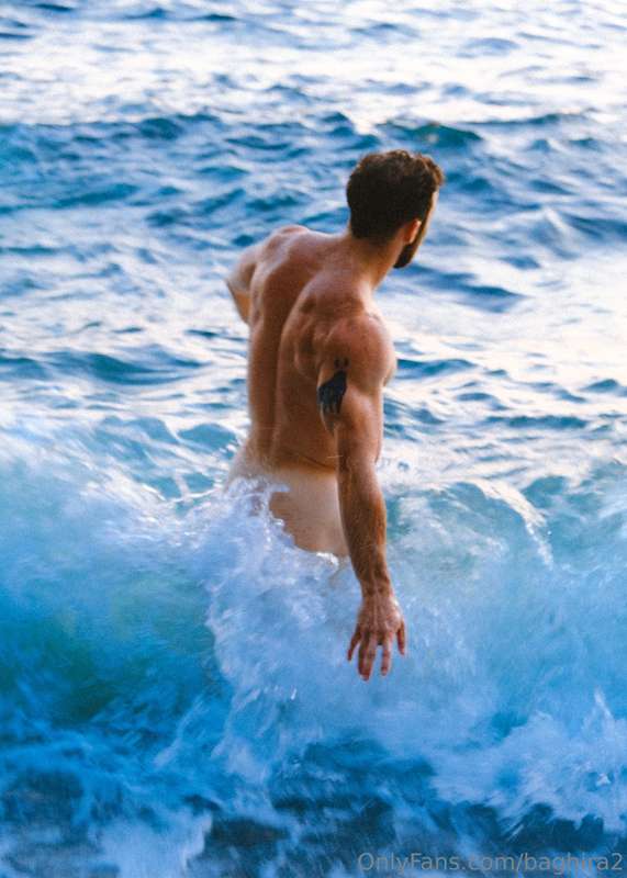 Did a super cool shooting while on vacation🌊. Might be more .. 8
