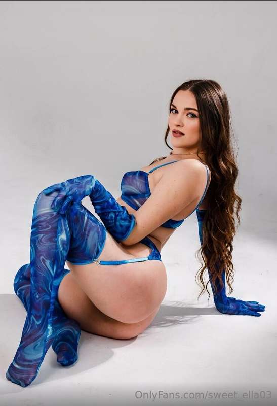 💙 𝗙𝗥𝗘𝗘 𝗢𝗡𝗟𝗬 𝗡𝗢𝗪 💙This hot thing 🍓 @nikky_mocca  🍓 is waiting..