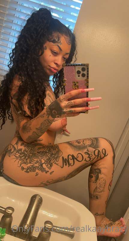 Jes woke up no makeup no lashes 😂🥹would
You still fuk me why..