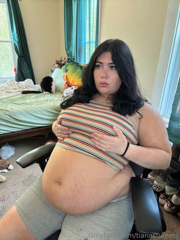 omfg a 40 minute fatchat vid talking about what a pig i've b.. 1