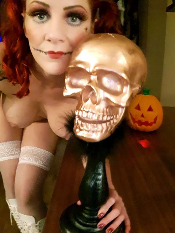 Nude snaps in my spooky makeup 💀 10