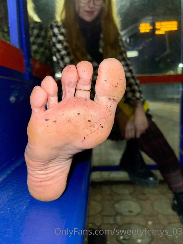 Lick my feet clean after a night out 🔥 4