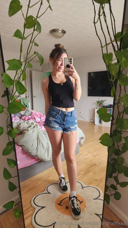 ootd. Not a nude but felt cute 😜