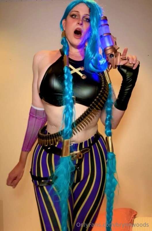 Just reposting Jinx because Arcane is over , in case you mis.. 5