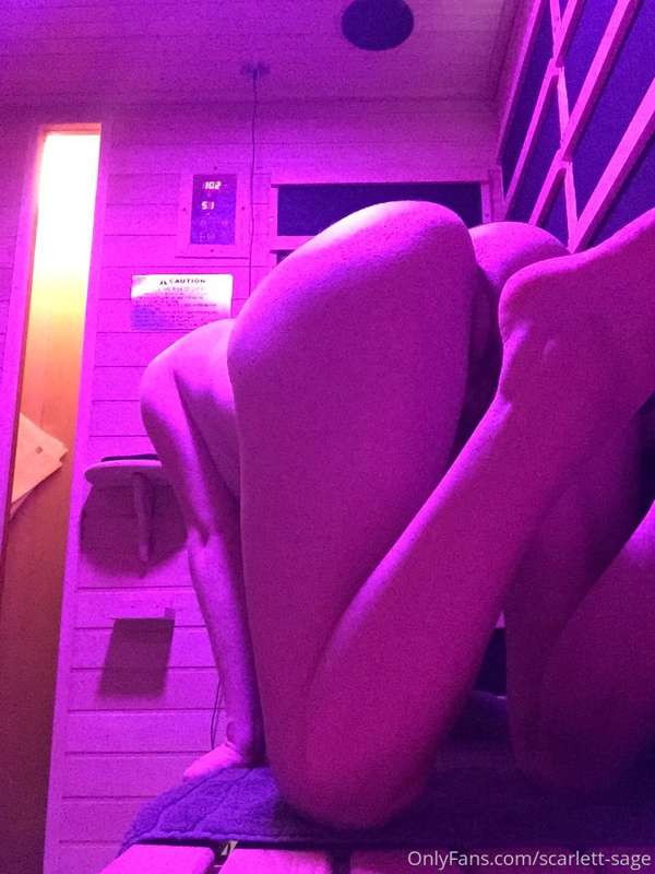 Naughty sauna adventures with Scarlett 😈