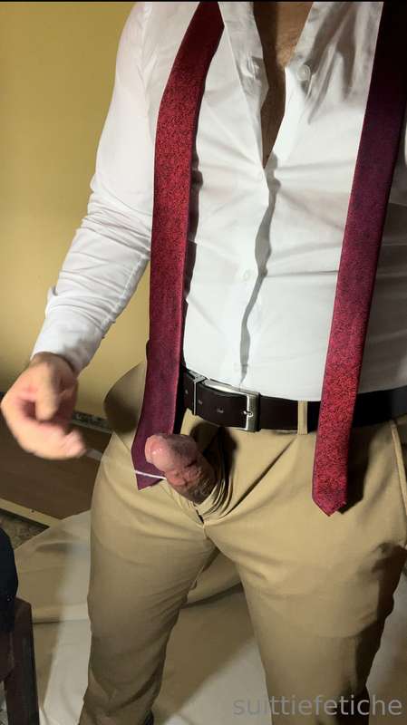 Cada vez me dá mais vontade de vestir roupa social. Gozo fác.. 30