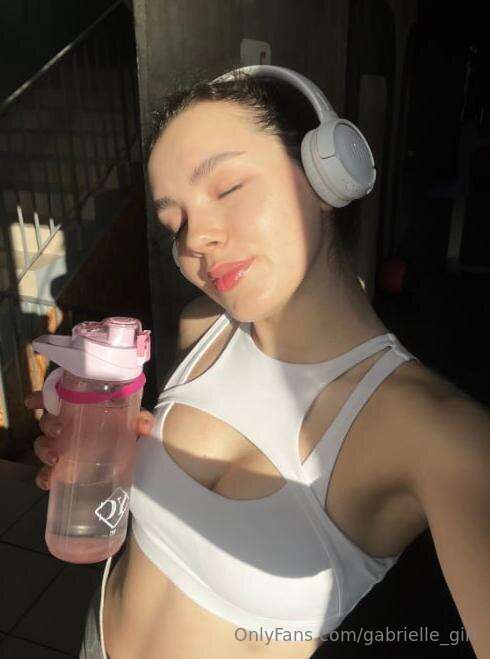 My girlfriend @babygirlmargot is a real nymphomaniac who enj..