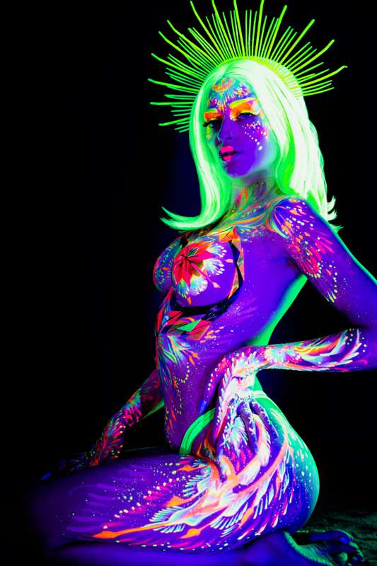 Pray to me 🙏 


Enjoy this super sneak peak of my blacklight..